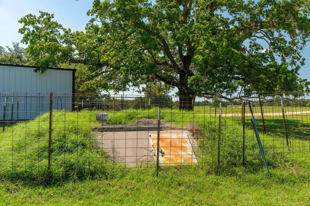 400 619 Spur Elgin TX 78621