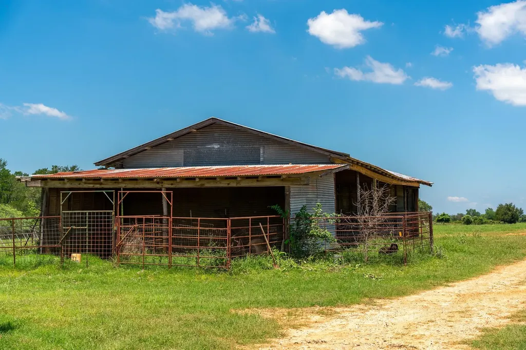 400 619 Spur Elgin TX 78621