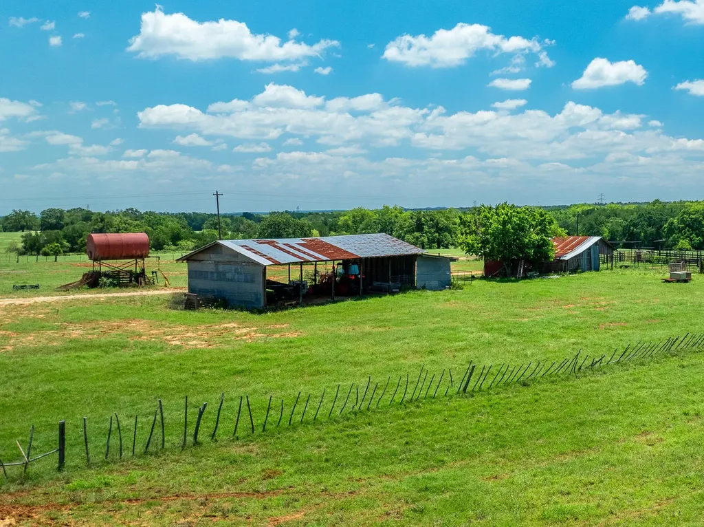 400 619 Spur Elgin TX 78621