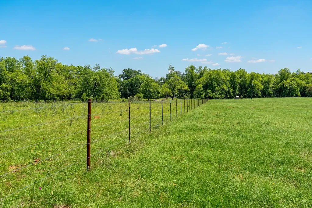 400 619 Spur Elgin TX 78621