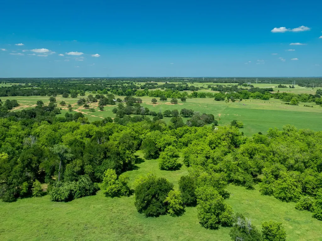 400 619 Spur Elgin TX 78621