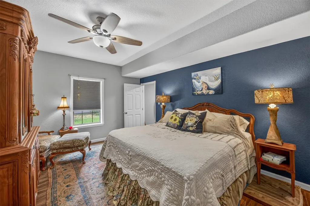 217 N Walnut Avenue N Luling TX 78648