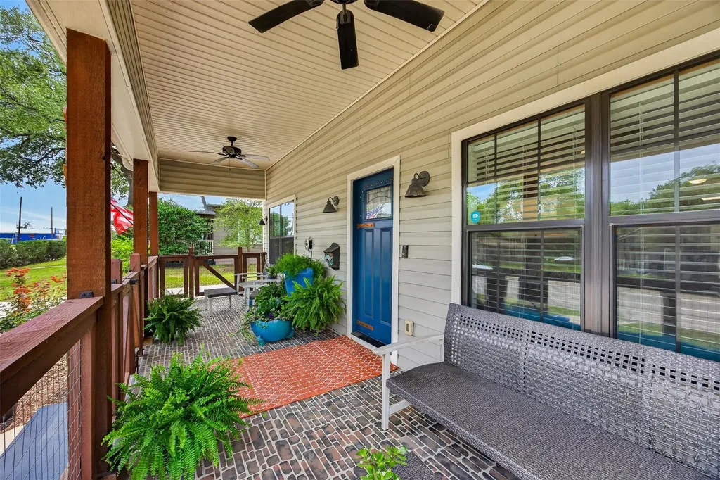 217 N Walnut Avenue N Luling TX 78648