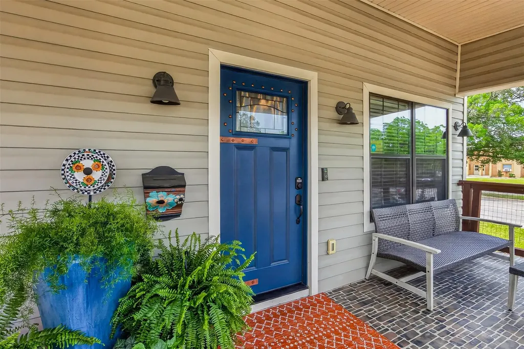 217 N Walnut Avenue N Luling TX 78648