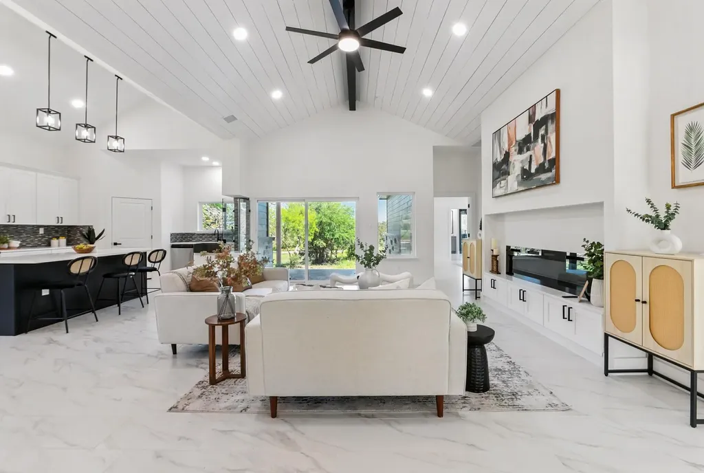 418 Bedford Drive Spicewood TX 78669