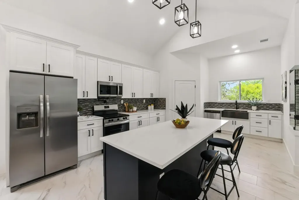 418 Bedford Drive Spicewood TX 78669