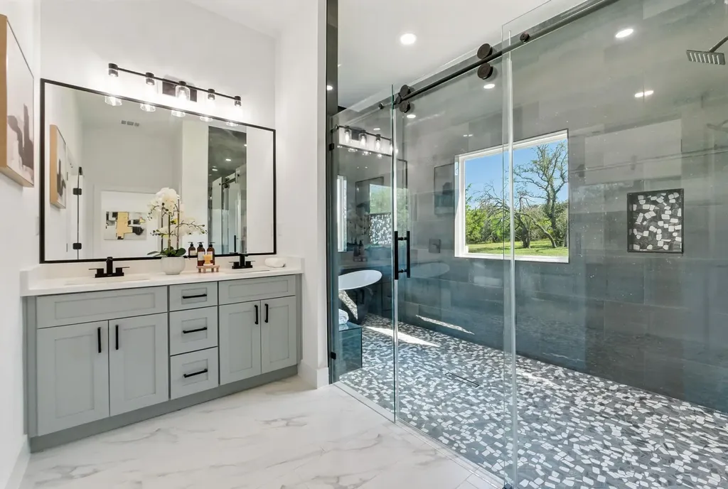 418 Bedford Drive Spicewood TX 78669