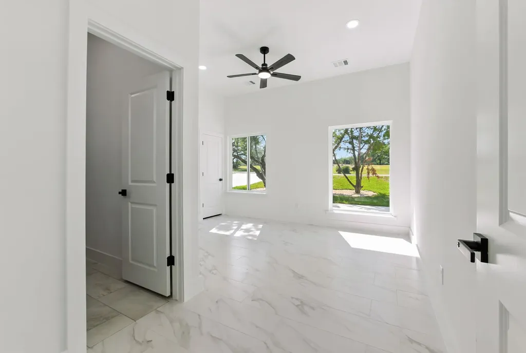 418 Bedford Drive Spicewood TX 78669