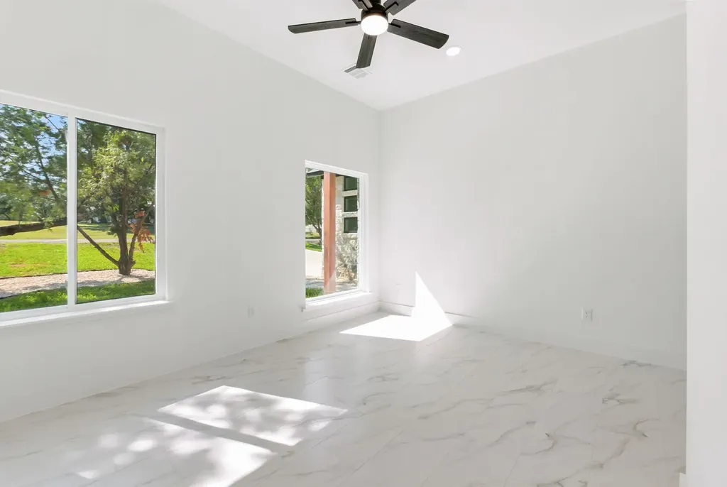 418 Bedford Drive Spicewood TX 78669