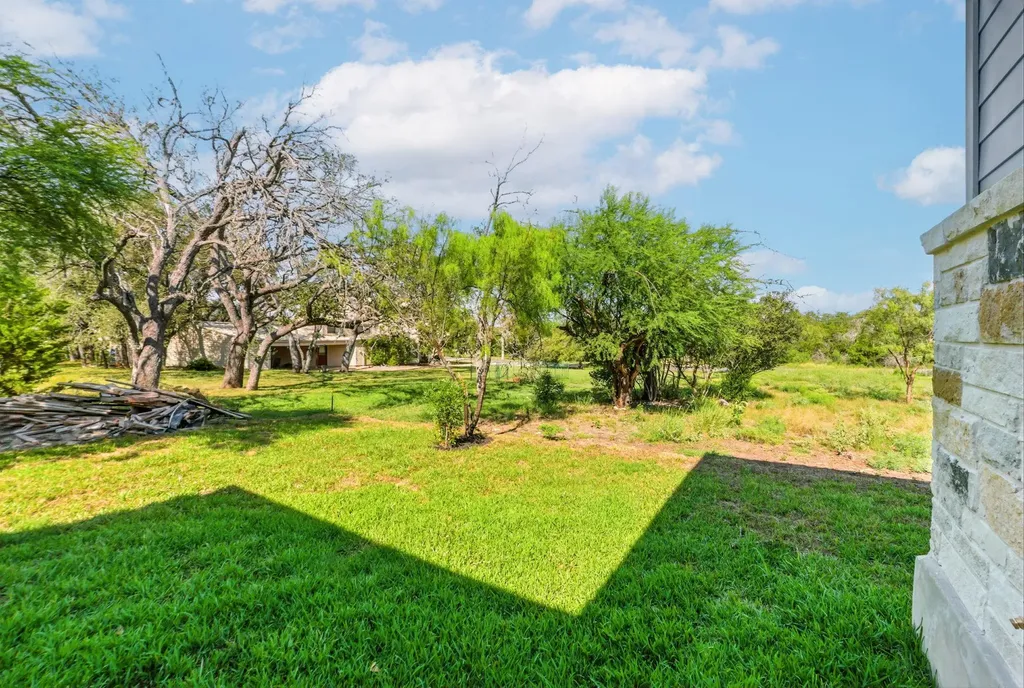418 Bedford Drive Spicewood TX 78669