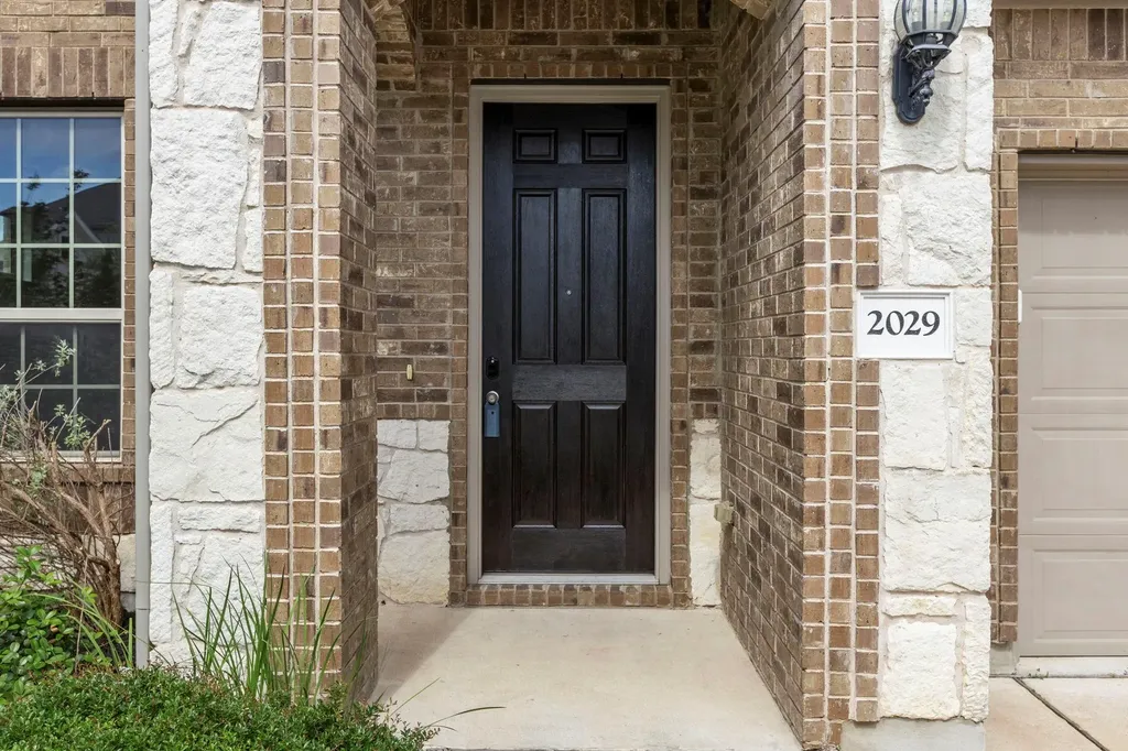2029 Hawkes Cove Leander TX 78641