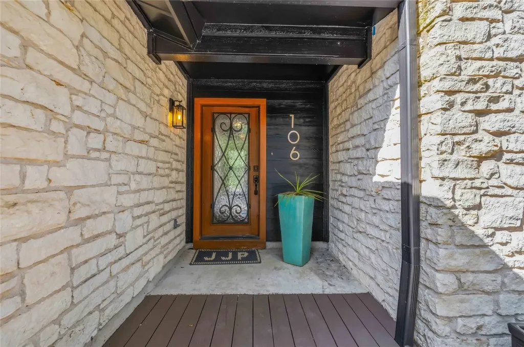 106 S Tumbleweed Trail Austin TX 78733