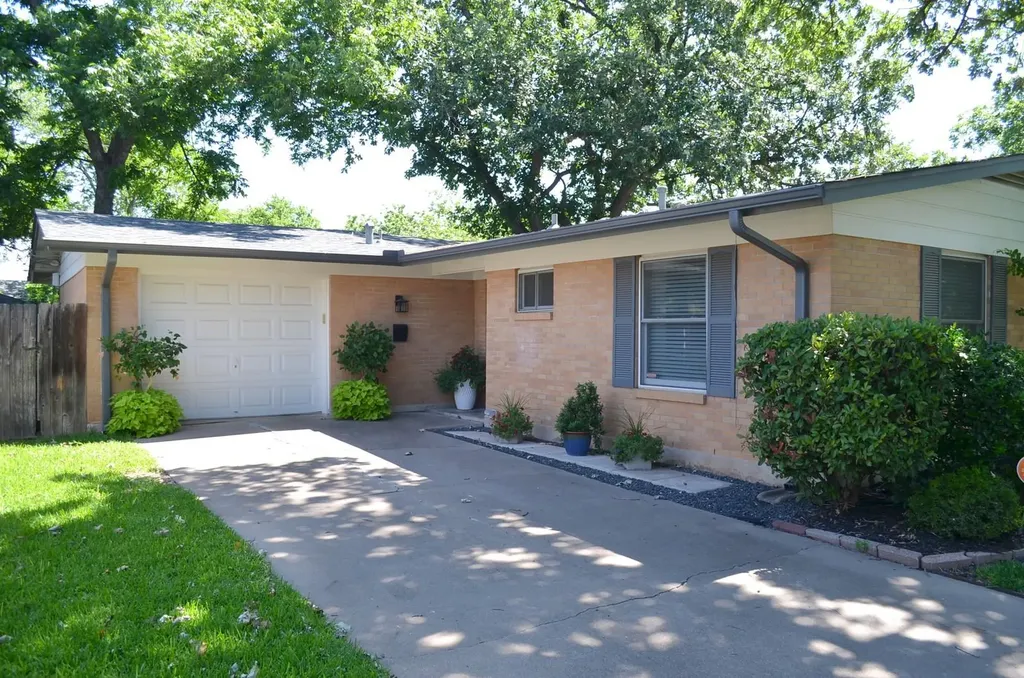 2114 Lanier Drive Austin TX 78757