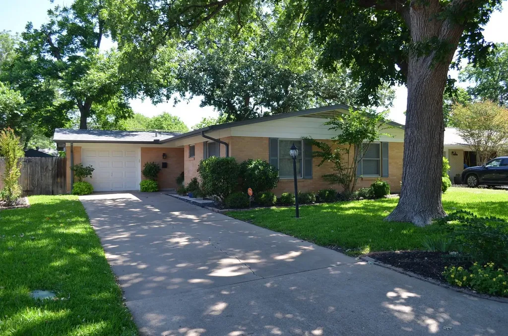 2114 Lanier Drive Austin TX 78757