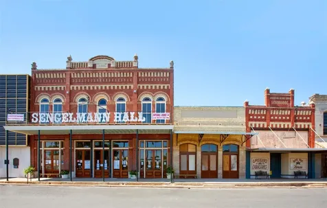 531 N Main Street Schulenburg TX 78956