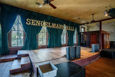 531 N Main Street Schulenburg TX 78956