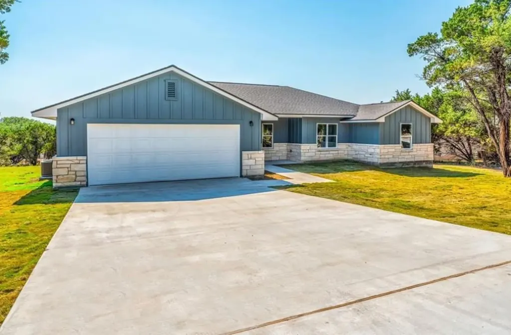 5702 Thunderbird Street Lago Vista TX 78645