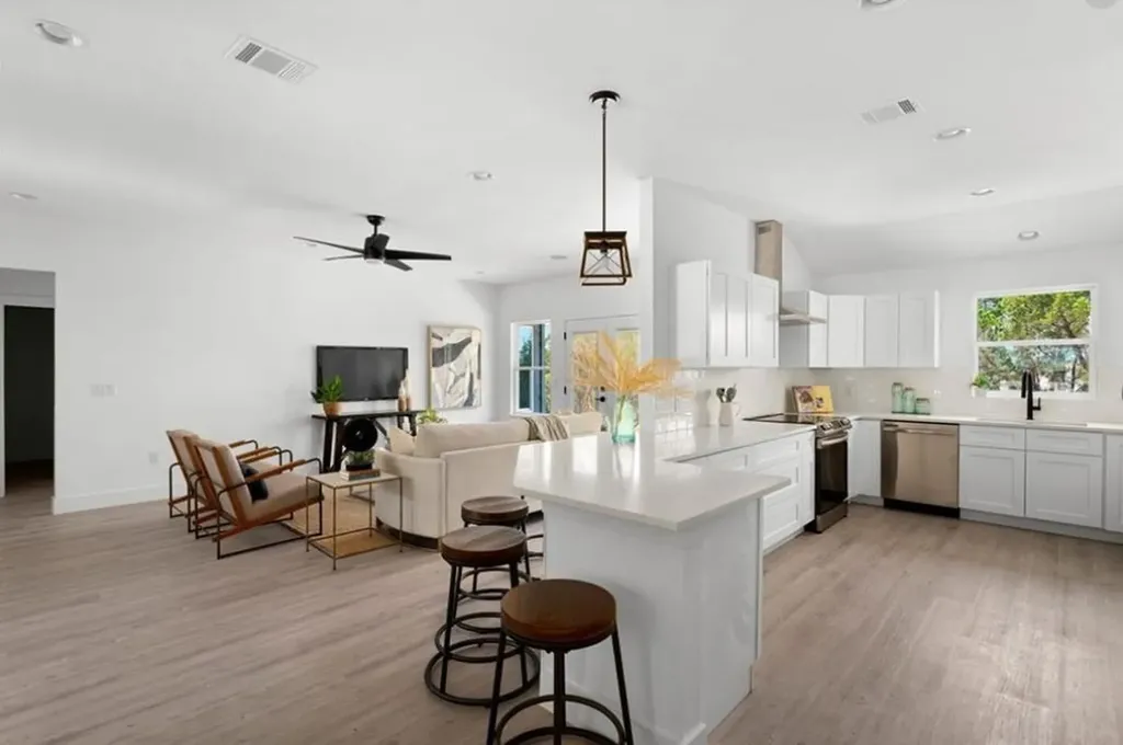 5702 Thunderbird Street Lago Vista TX 78645