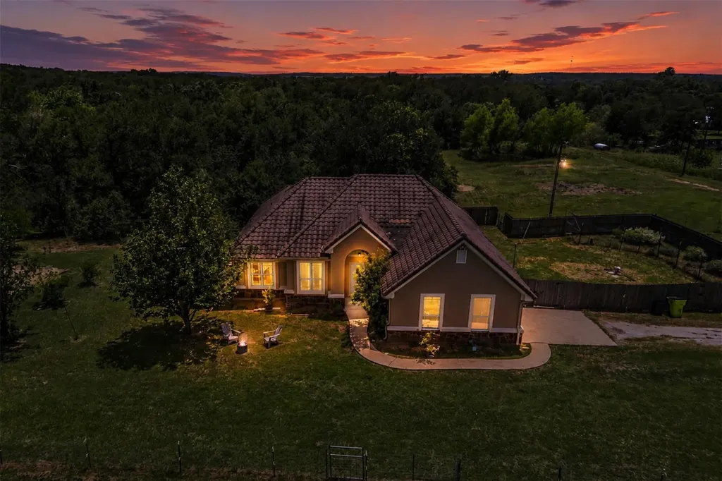 437 Balch Road Elgin TX 78621