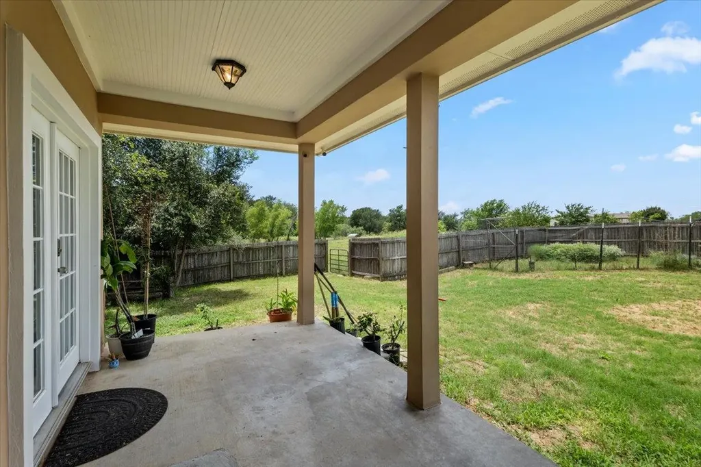 437 Balch Road Elgin TX 78621