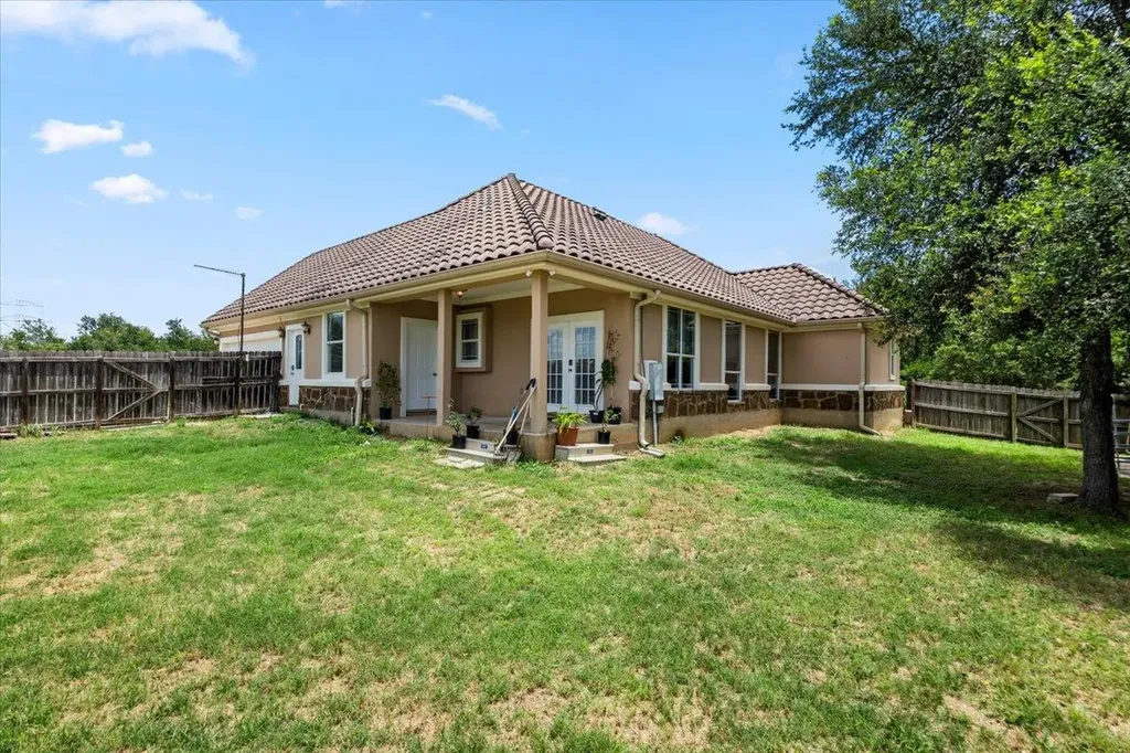 437 Balch Road Elgin TX 78621