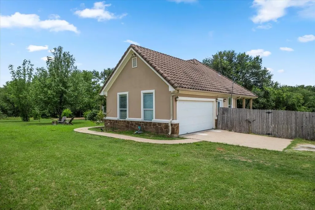 437 Balch Road Elgin TX 78621