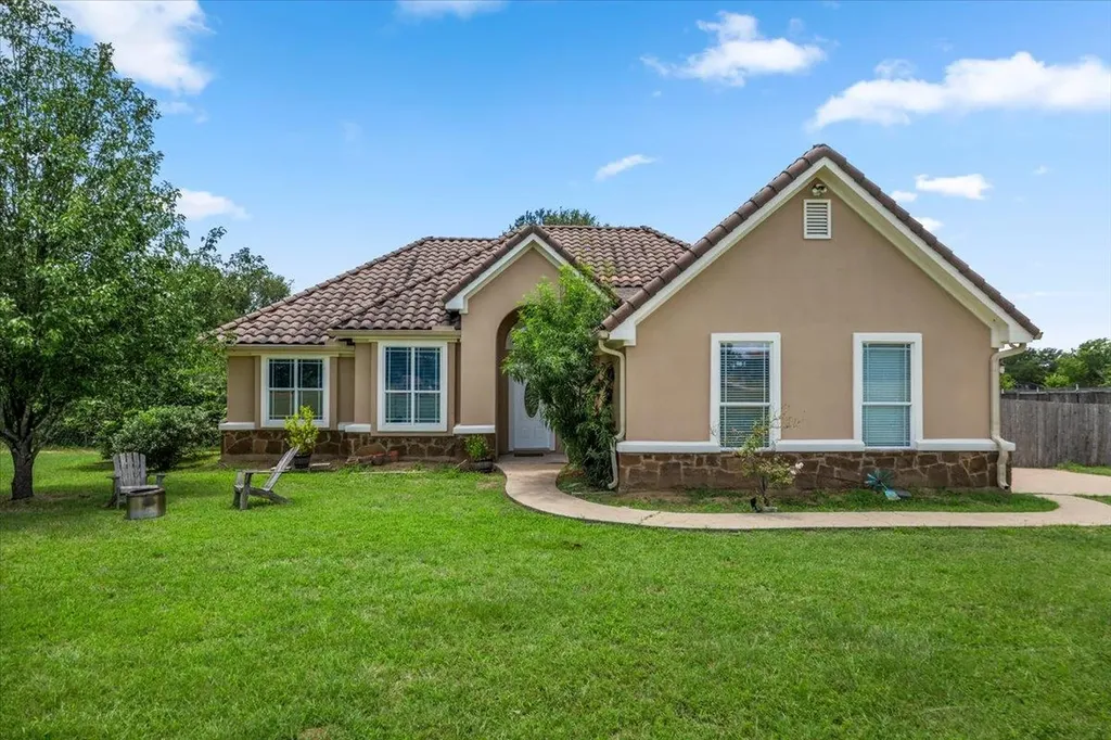 437 Balch Road Elgin TX 78621
