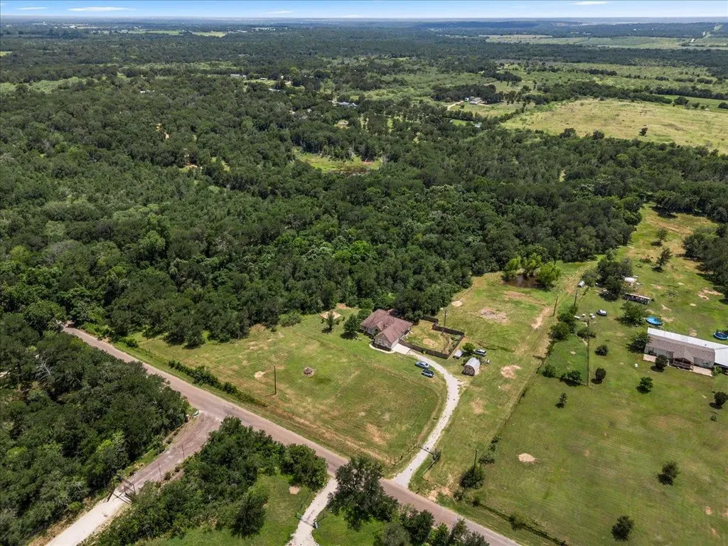 437 Balch Road Elgin TX 78621