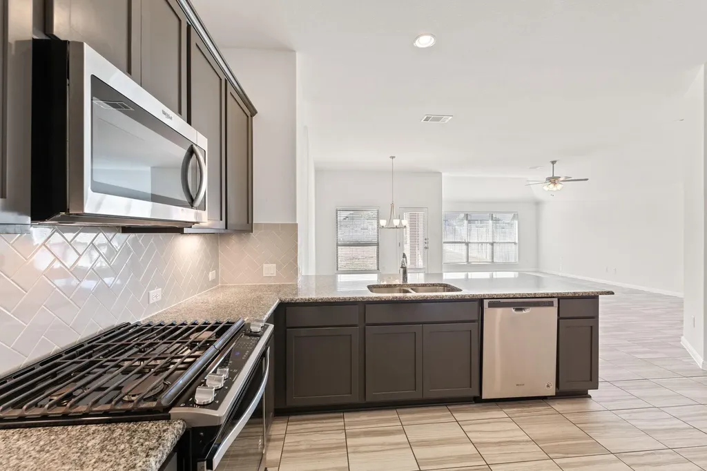 109 Finstown Street Hutto TX 78634