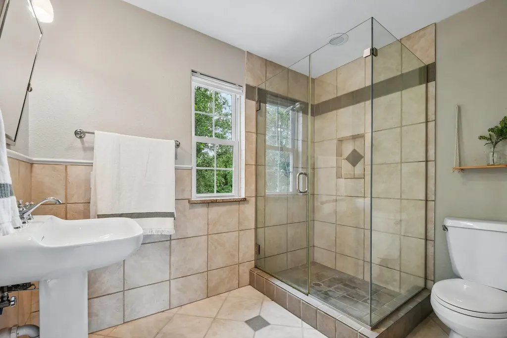 7105 Mountain Trail Austin TX 78732