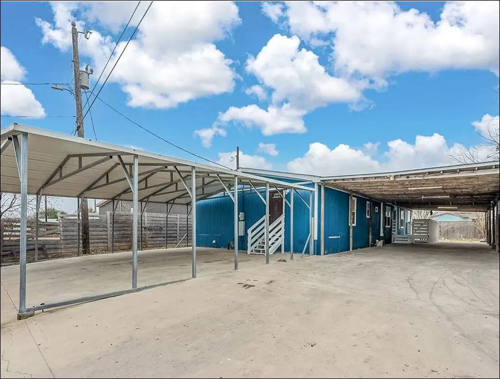 652 Stag Horn Pass Kyle TX 78640