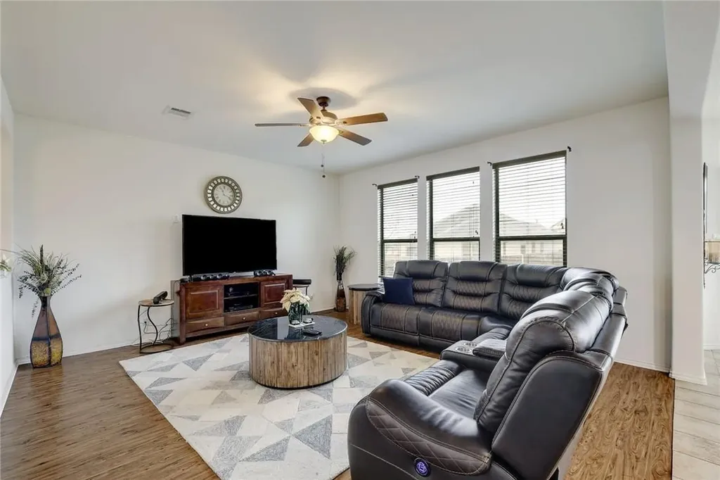 356 Matthews Lane Kyle TX 78640