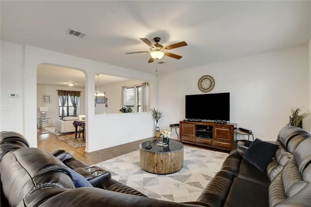 356 Matthews Lane Kyle TX 78640