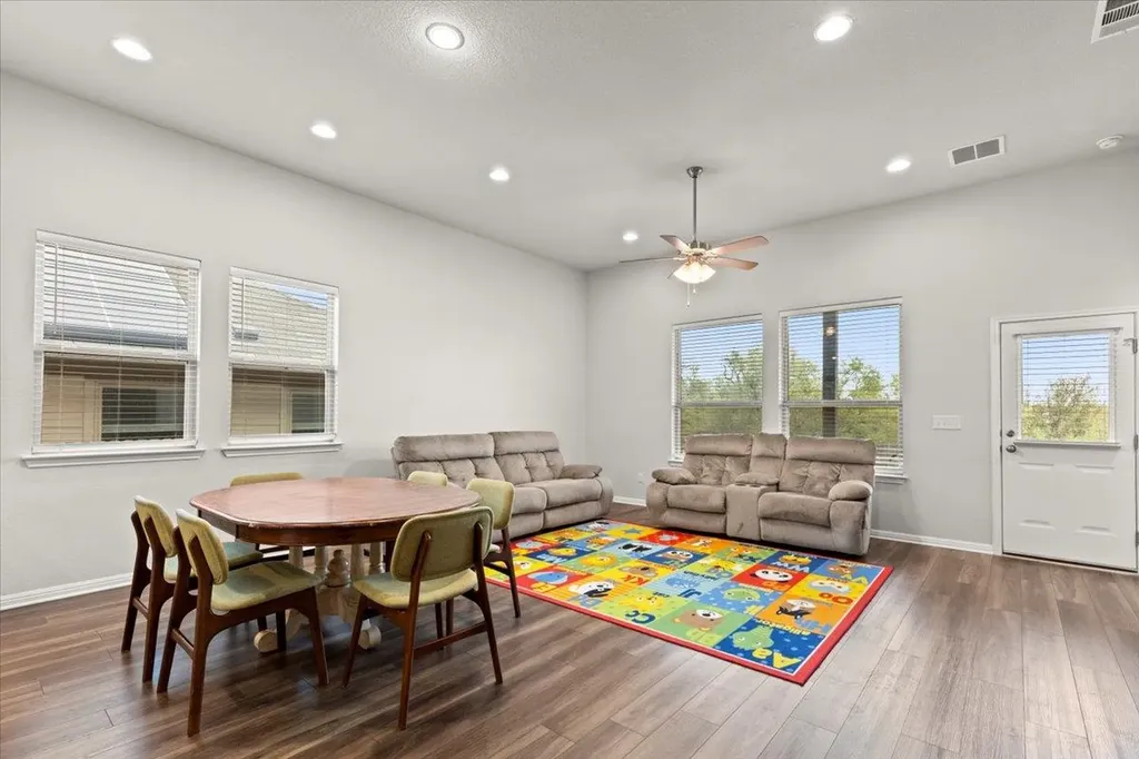 213 Munk Lane Leander TX 78641