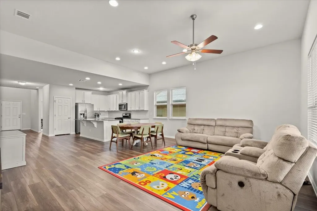 213 Munk Lane Leander TX 78641