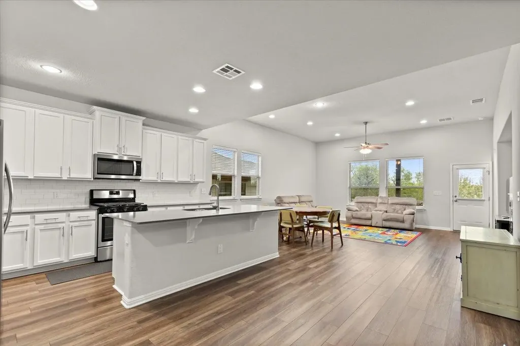 213 Munk Lane Leander TX 78641