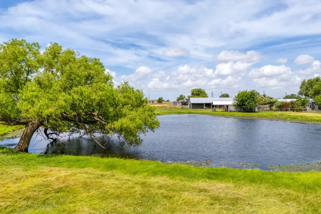 2701 Windy Ridge Road Taylor TX 76574