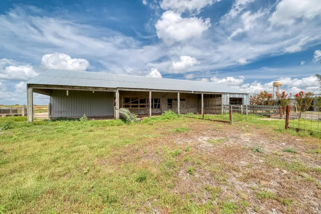 2701 Windy Ridge Road Taylor TX 76574
