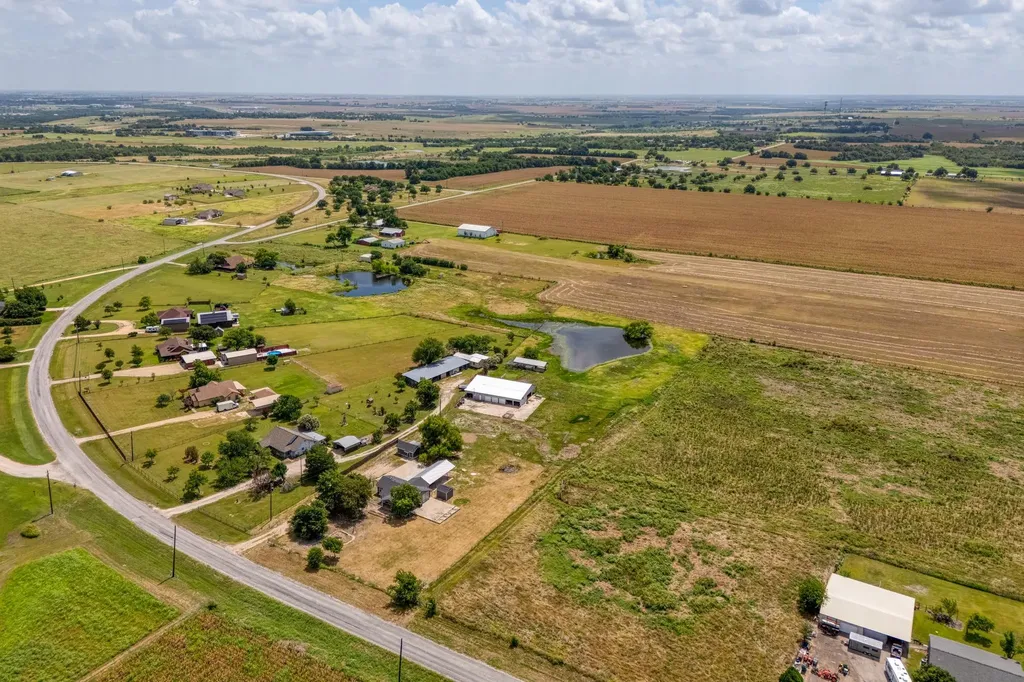 2701 Windy Ridge Road Taylor TX 76574