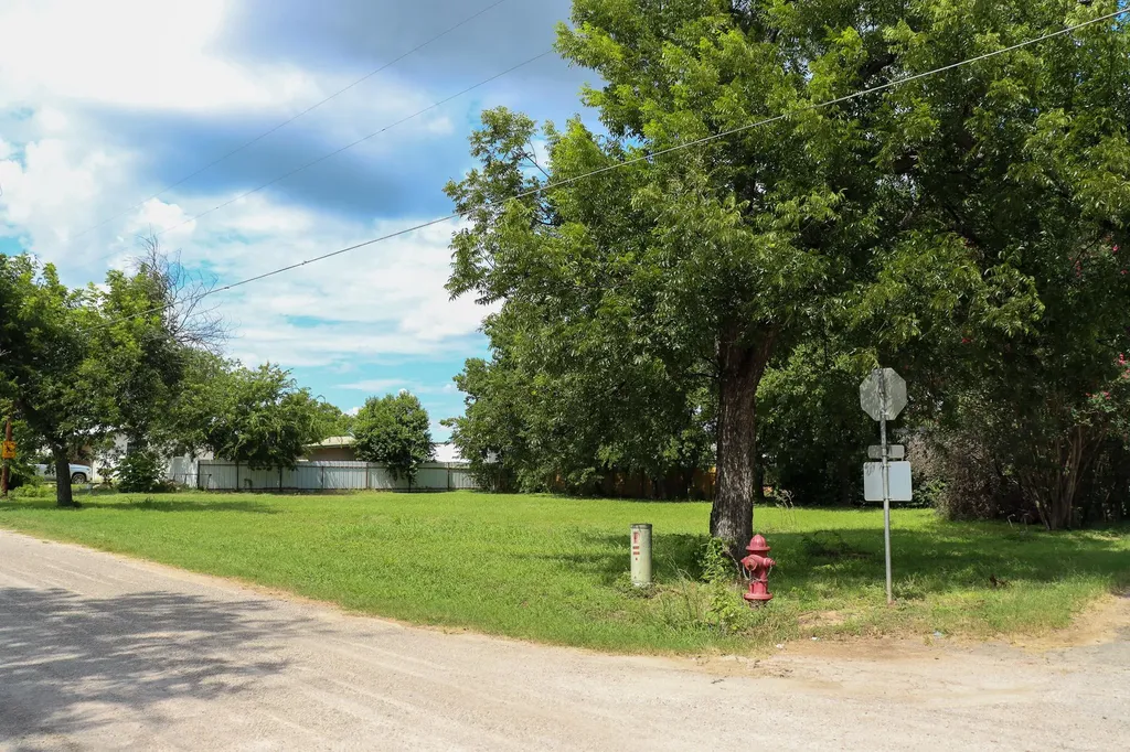 708 W Lewis Street San Saba TX 76877