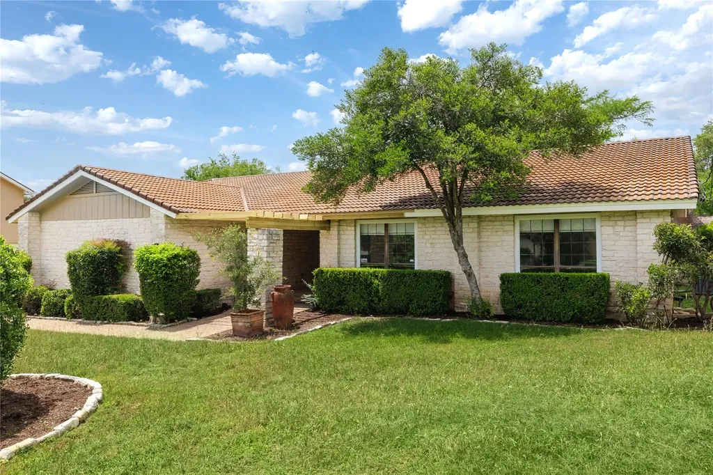 611 Lido Street Lakeway TX 78734