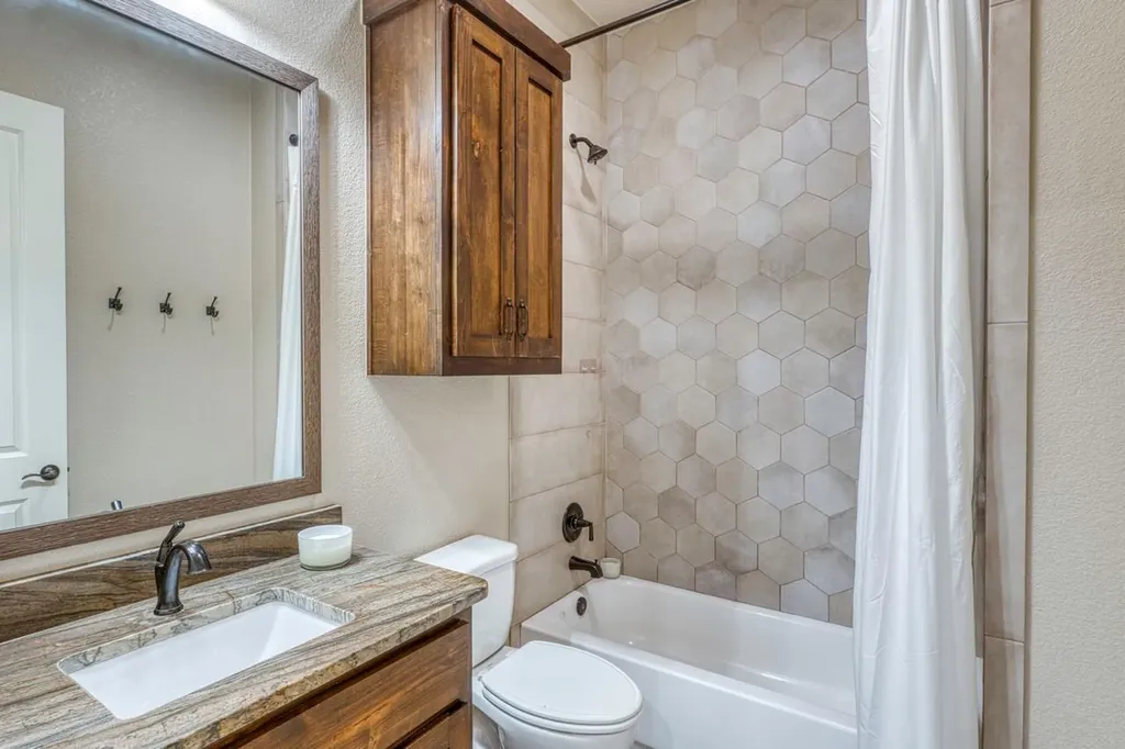 804 Four Oaks Lane Marble Falls TX 78654