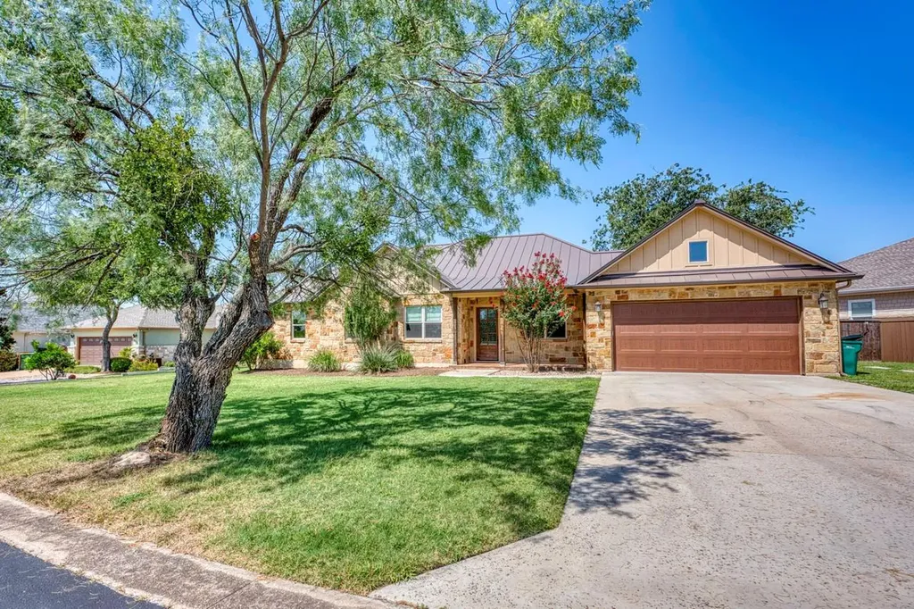 804 Four Oaks Lane Marble Falls TX 78654