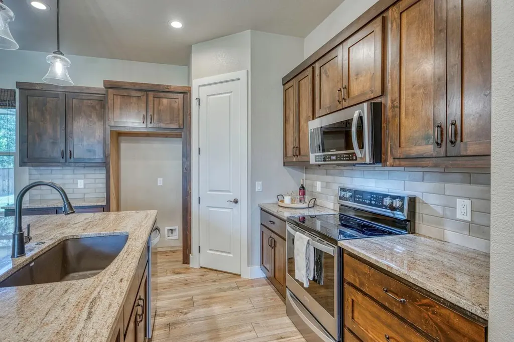 804 Four Oaks Lane Marble Falls TX 78654