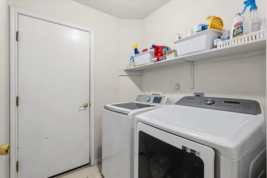 281 Leonardo Street Kyle TX 78640