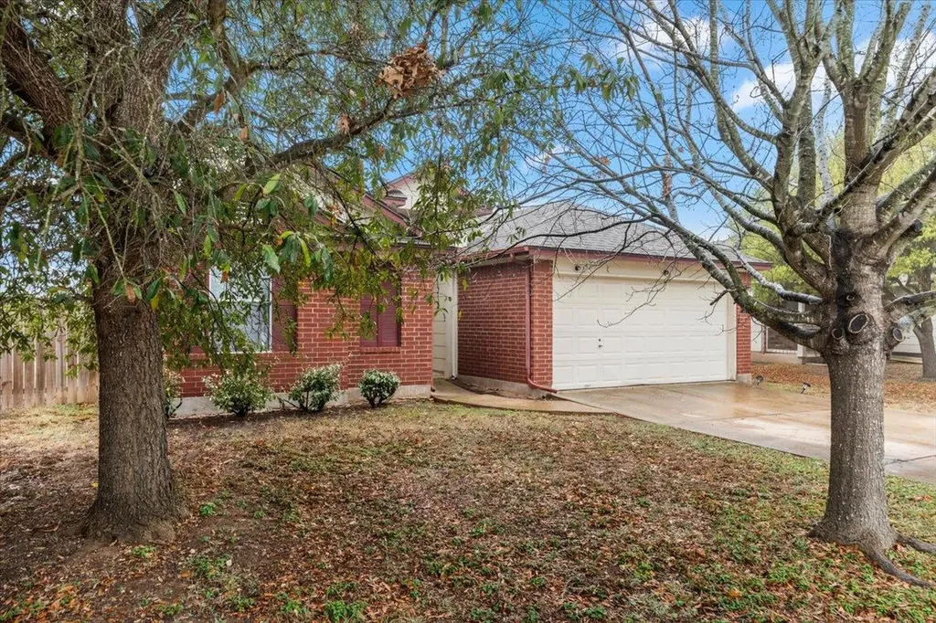281 Leonardo Street Kyle TX 78640
