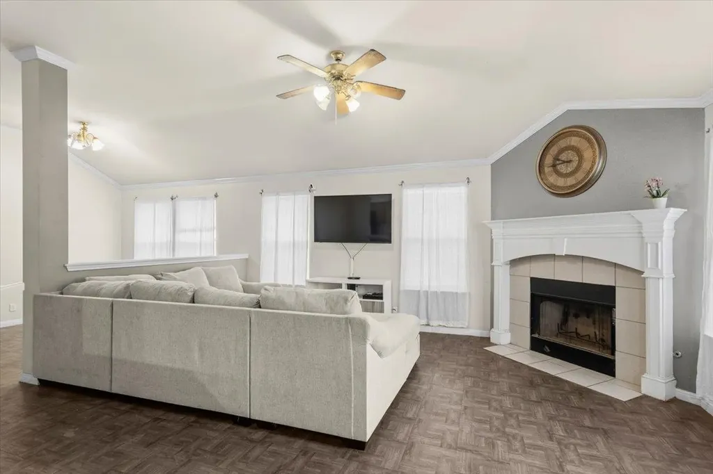 281 Leonardo Street Kyle TX 78640