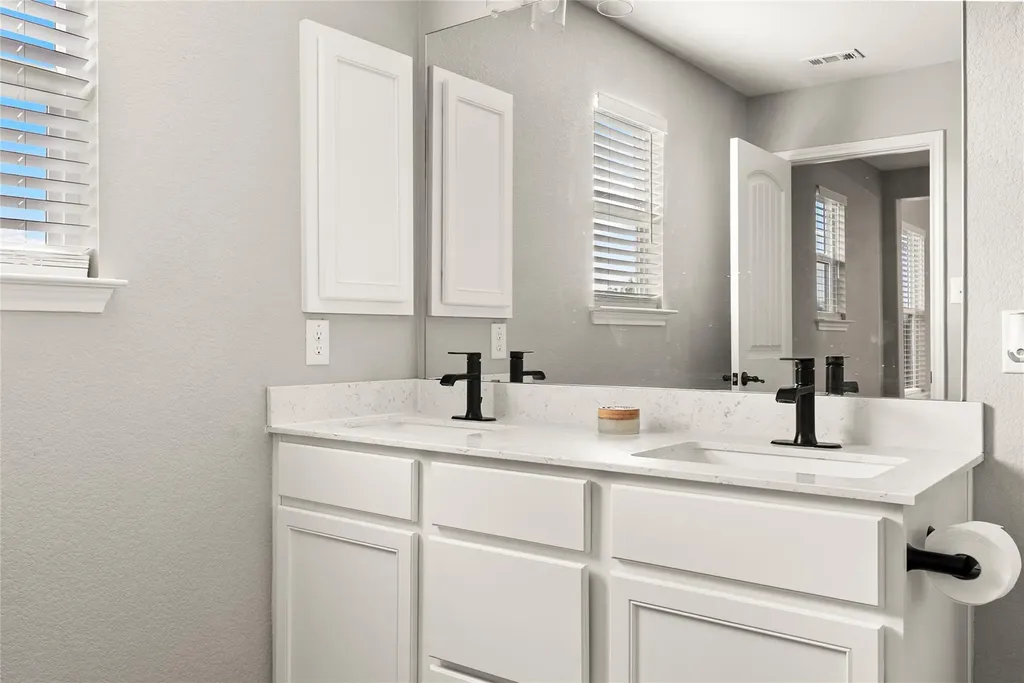 214 Saranac Drive Elgin TX 78621
