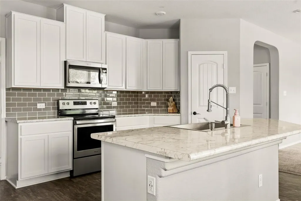 214 Saranac Drive Elgin TX 78621