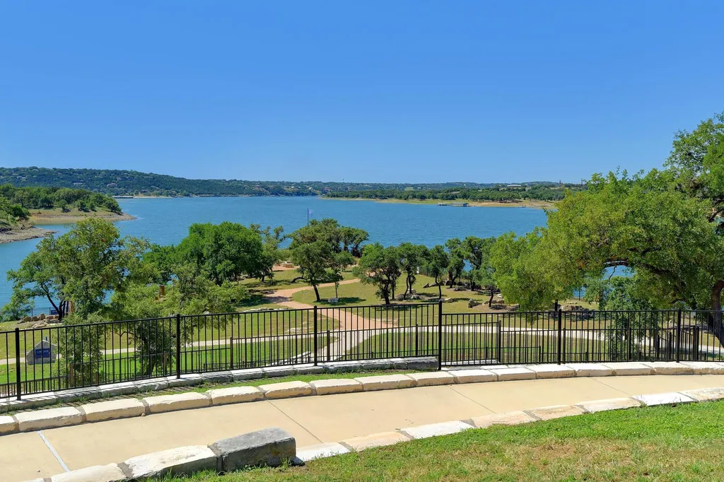 7801 Turnback Ledge Trail Lago Vista TX 78645